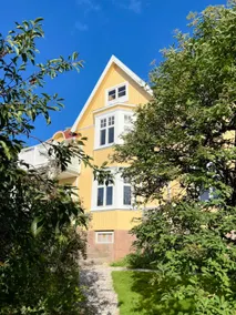 Centrally-located private apartment in a turn-of-the-century villa. - Image 2