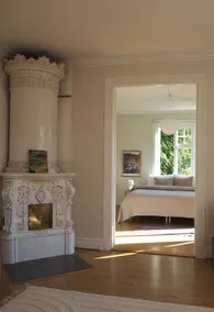 Centrally-located private apartment in a turn-of-the-century villa. - Image 4