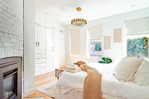 Truxton | Stylish 5 Bdr/2 Bath Townhouse - Image 3