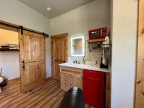 True North Getaway with cozy mountain view - Image 3