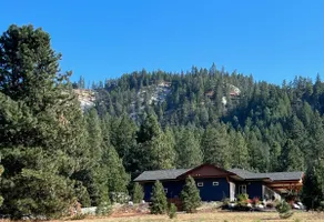 True North Getaway with cozy mountain view - Image 4