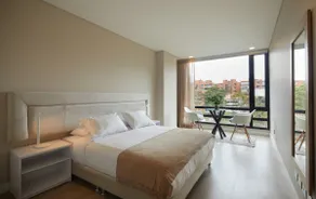 Elegant 2-Bedroom Loft 604 with Stunning Park View - Image 4
