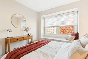Elegant Townhome in Arlington Kid-Friendly - Image 4