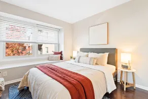 Elegant Townhome in Arlington Kid-Friendly - Image 3