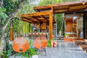 Retreat with bathtub immersed in nature - Image 3
