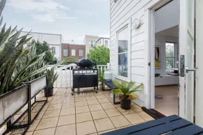 'The Loft' A Chic City-fringe Balcony Hideaway - Image 3