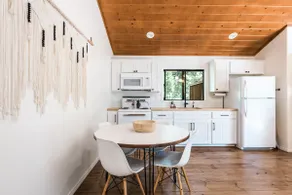 Mountain mod cabin w/ EV charging - Fernwood - Image 5