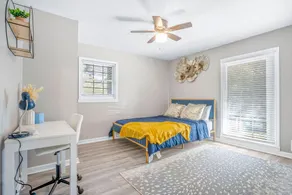 Realtor Red Door - Image 5