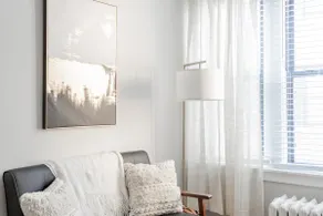 Guest Favorite Getaway in Lakeview Near Wrigley - Image 3
