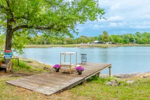 Tranquil Lakefront Cottage, Fishing, Firepit, Boat - Image 2