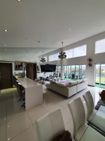 Luxury Penthouse, Amazing View (Pool, Gym, Garage) - Image 2