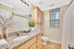 Cozy 2B Townhouse King Bed Free Parking TV in BRs - Image 4