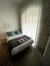 Charming 1BR just off Main Street prime location - Image 2