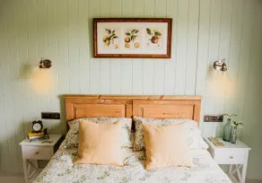 Apple Shack> A vintage style rural retreat - Image 2