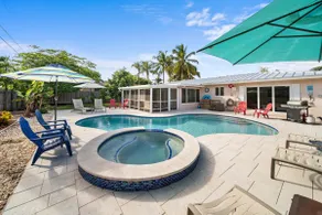 Pool&spa short walk to Beach great food & shopping - Image 2