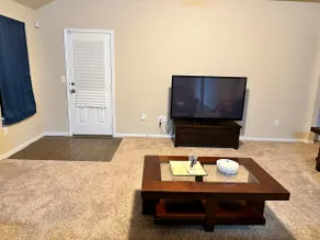 Spacious house, <20 min from Austin, COTA, Tesla H - Image 2
