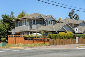 Beautiful Executive Home close to the Ocean - Image 2