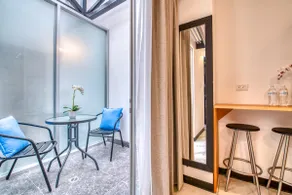 Stylish Downtown Studio Apartment with Patio & A/C! - Image 5