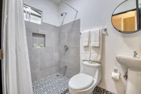 Lovely 1-Bed/1Ba apartment with Patio in Downtown! - Image 5