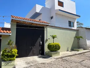 Lovely apartment with private parking - Image 2