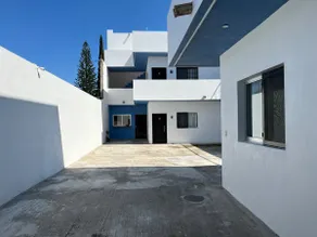Lovely apartment with private parking - Image 5