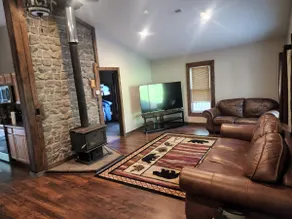 3 Bedroom, 2 bath cabin with deck and hot tub - Image 3