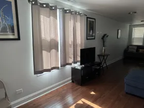 Entire home w/ 2bath 7 beds & 2car private parking - Image 3