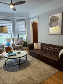 Upscale Condo in Lakeview near Wrigley Field - Image 2