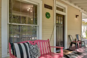 The HydeOut; Cozy+Central Boho Bungalow! - Image 3