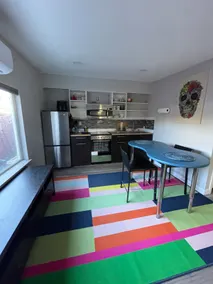 Bright and colorful Westwood studio - Image 2