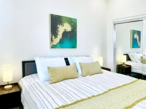 Luxe High Ceiling King Suite w/ Bay Views - Image 5