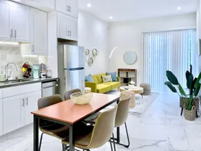 Luxe High Ceiling King Suite w/ Bay Views - Image 3