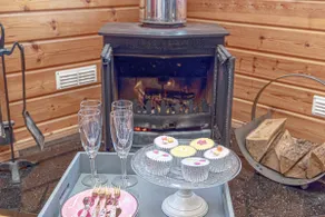 Scandi Cabin in Heart of Anglesey with Parking - Image 4