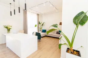Bright, central 1-bedroom with parking - Image 4
