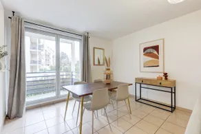 Cozy 2-room apartment with parking and balcony - Image 4