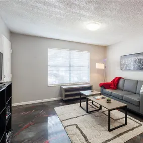 Beautiful Apartment Minutes From Huskers Stadium - Image 2