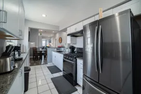 Spacious 3BR in Pilsen-FreeParking-2 min pink line - Image 3