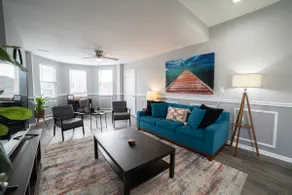 Spacious 3BR in Pilsen-FreeParking-2 min pink line - Image 5