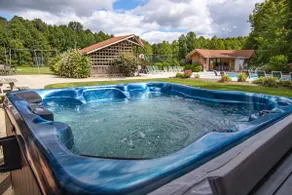 Cozy Family Manor w/ Hot Tub & Pool-Sleeps 25 - Image 4