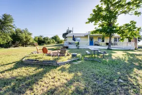 Leander Retreat • 2 King Beds+ • Acre+• Pool Table - Image 2