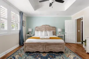 Lush 4BR on Lincoln - Image 3