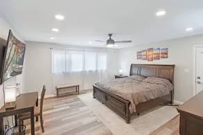 Warm and inviting townhome on quite cul-de-sac - Image 4