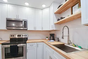 Warm and inviting townhome on quite cul-de-sac - Image 5