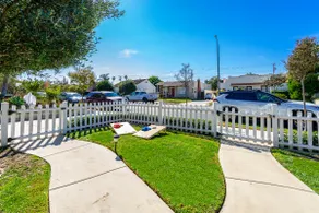 House in Prime Belmont Heights Near Beach w/ Gym and Garage - Image 4