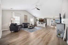Cheerful 4 bedroom ranch w/ screen porch & fence. - Image 5