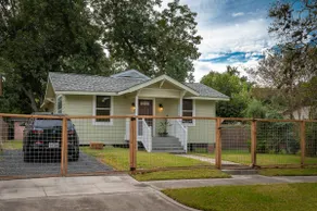 Modern 2 Bedroom home with private parking on site - Image 3