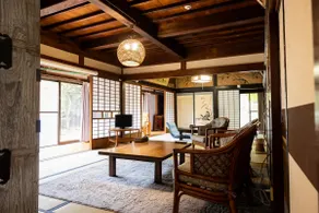 198㎡ Ancient House [Built 150 Years, Meiji Restoration! 100 Movie Theater · Fuji-Q Highland 16 minutes by car] Capacity 10 people, 7 beds, 3 futons - Image 2