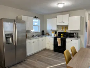 Gorgeous 1 bedroom bungalow 6 min walk to town. - Image 3