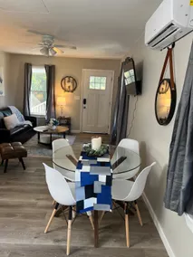 Cozy 1 bedroom 5 blocks from the square - Image 4