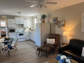 Cozy 1 bedroom 5 blocks from the square - Image 3